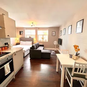 https://lovely-studio-close-to-brighton-station.brighton-hotels-england.com